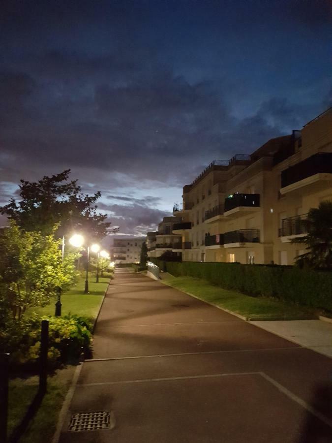Sweet Apartment In Front Of Disneyland'S Castel มองต์เตฮวา ภายนอก รูปภาพ